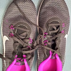 Women's sneakers by Nike size 7.5